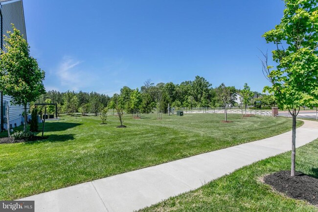 Building Photo - 41355 Tarragon Leaf Dr