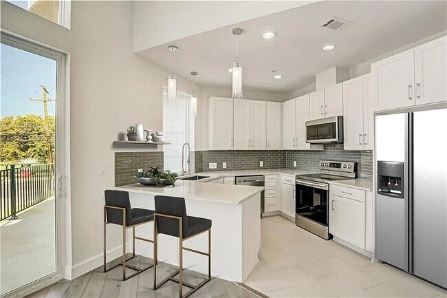 Building Photo - 4001 Red River St