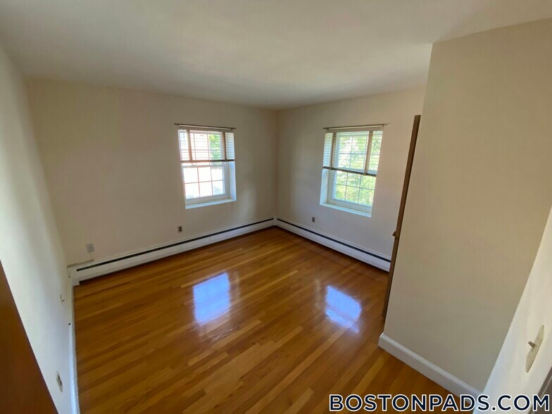 Building Photo - 8 Brattle Dr