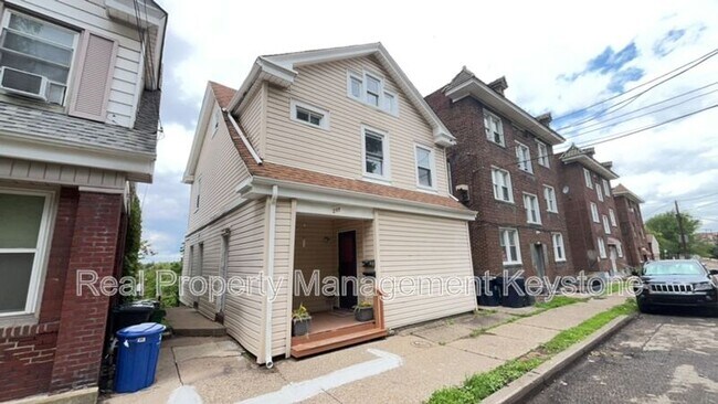 Building Photo - 217 Spencer Ave