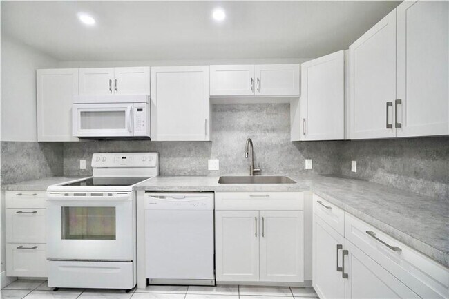 Building Photo - 2651 S Course Dr