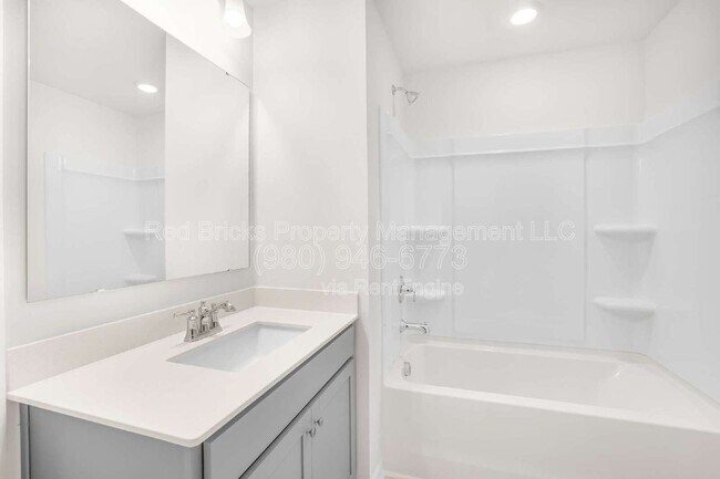 Building Photo - 796 Earhart St NW