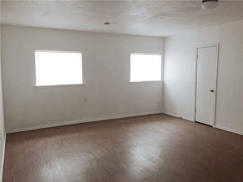 Building Photo - 6840 Margaret Dr