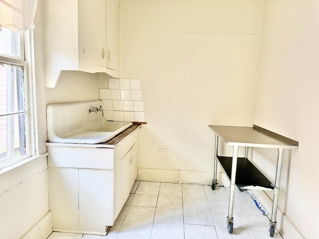 Building Photo - 220 Evergreen Dr