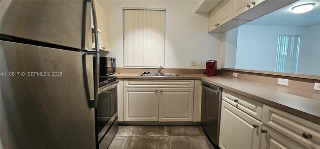 Building Photo - 6692 W Sample Rd