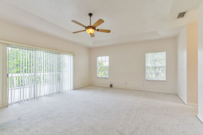 Building Photo - Beautiful Lake front home in West Kissimmee