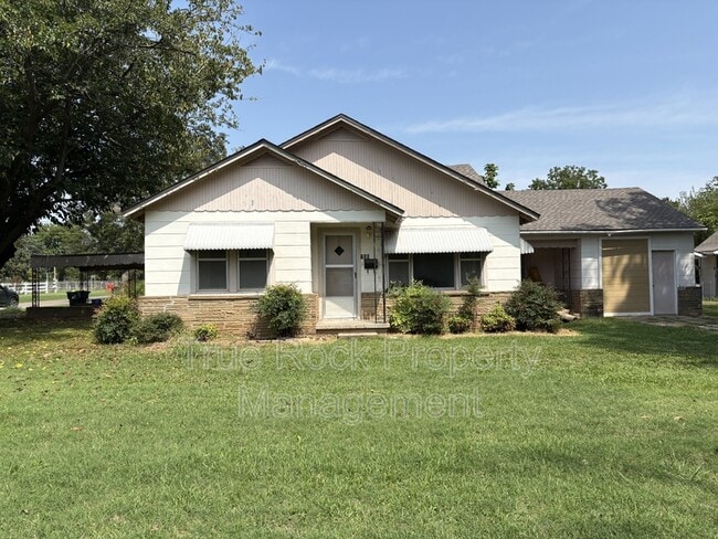 Primary Photo - 730 W 4th St