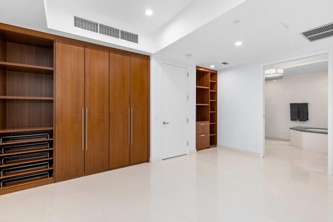 Building Photo - 1000 S Ocean Blvd