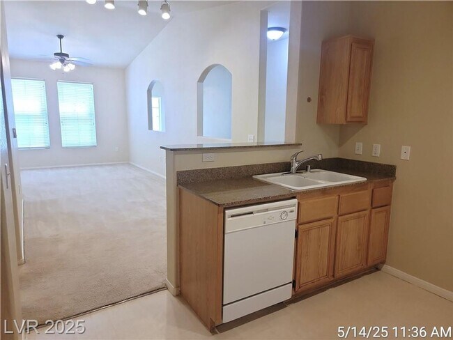 Building Photo - POPULAR FLOORPLAN IN A DESIREABLE GATED CO...