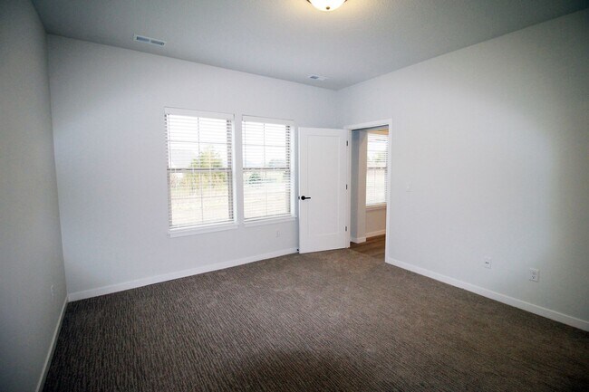 Building Photo - 2206 Rocky Ln