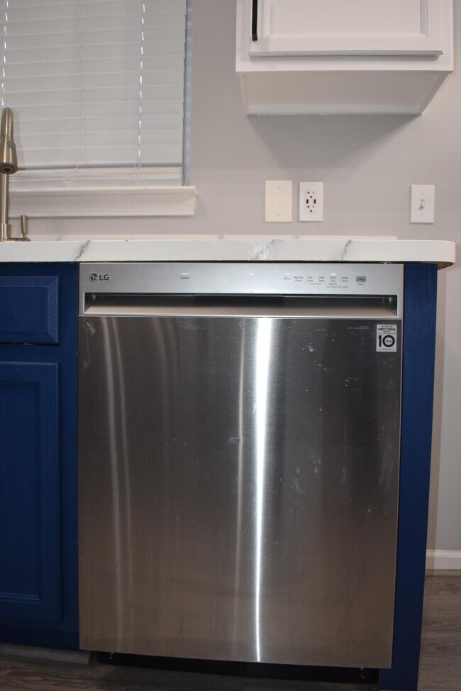 Building Photo - 44725 Ellery Ln