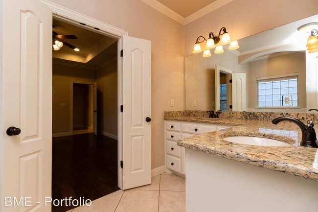 Building Photo - 4 br, 2 bath House - 6717 Blossom