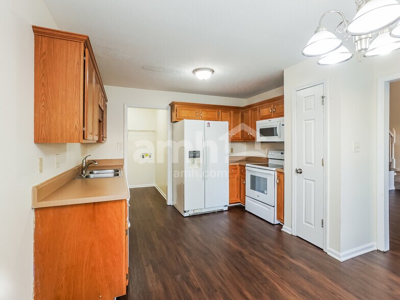 Building Photo - 1756 Hazelwood Rd