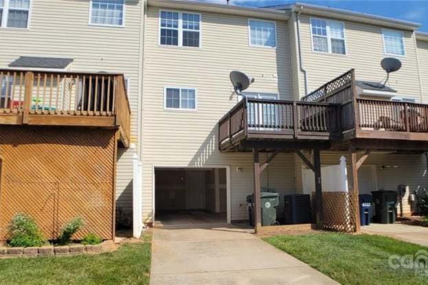 Building Photo - 16213 Peachmont Dr