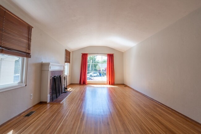Building Photo - Single Family Home
