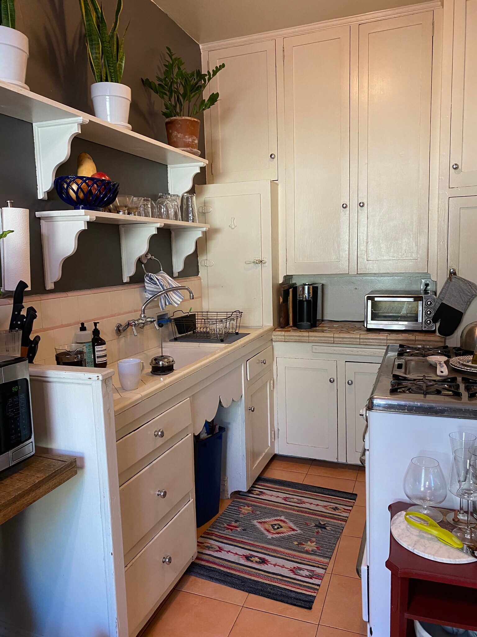 kitchen - 1201 N Orange Grove Ave