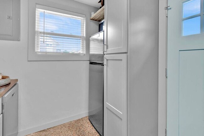 Building Photo - 316 Bream Ave
