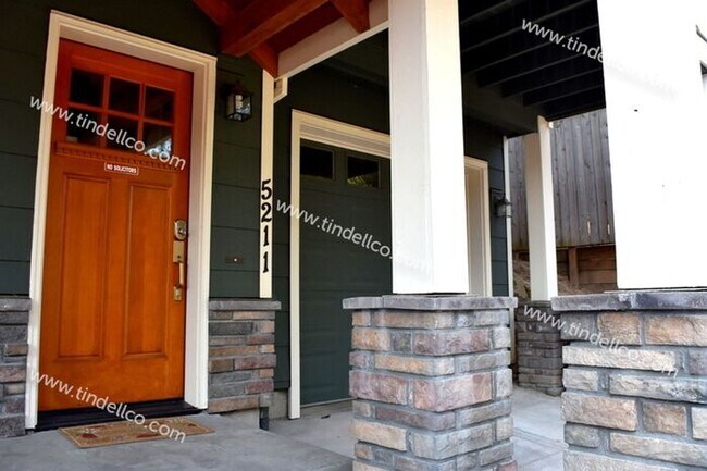 Building Photo - Beautiful and Spacious 3 Bedrooms, 2.5 Bathrooms in Raleigh Hills!