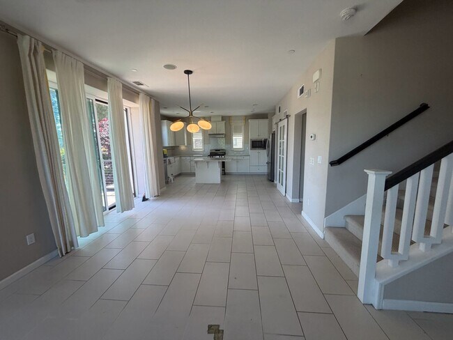 Building Photo - Welcome to this stunning 3 bedroom 3.5 bathroom townhome in Hayward, Ca