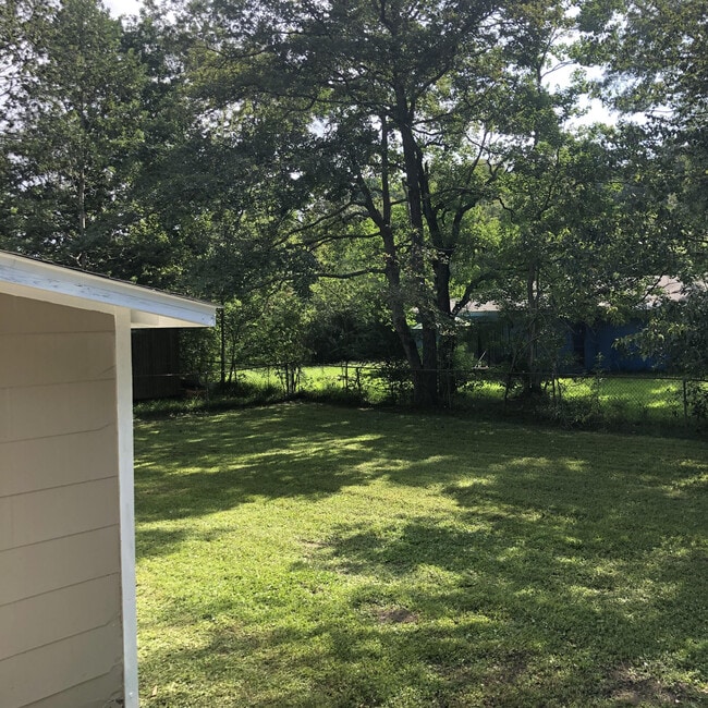 Building Photo - 3921 Wiggins Dr