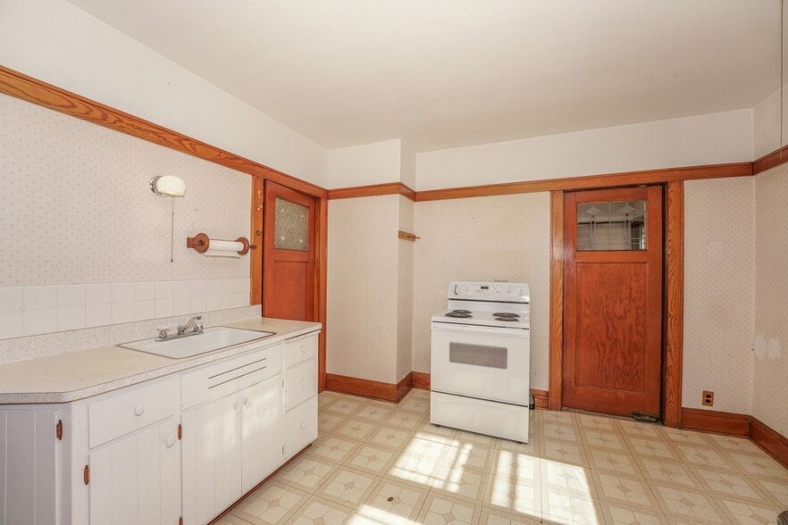 Building Photo - 2975 N 58th St