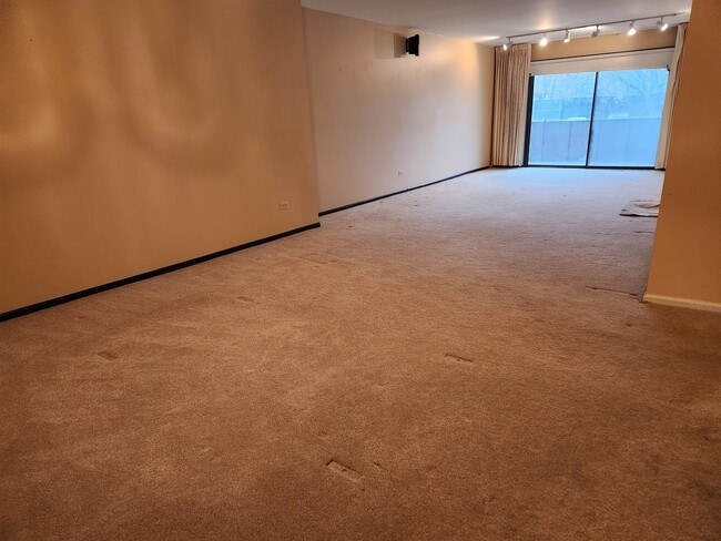 Building Photo - 9242 Gross Point Rd