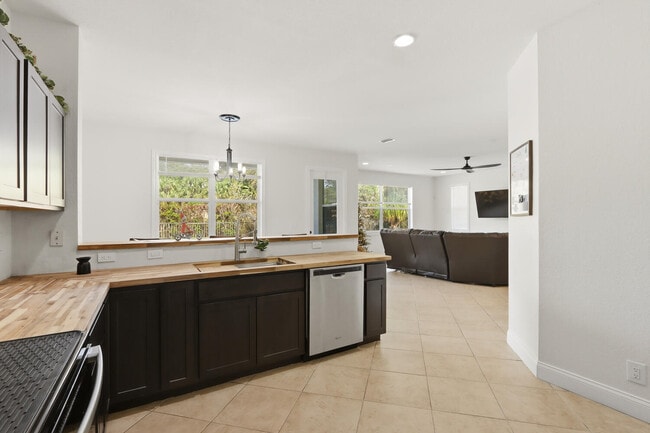 Building Photo - 1085 Center Stone Ln