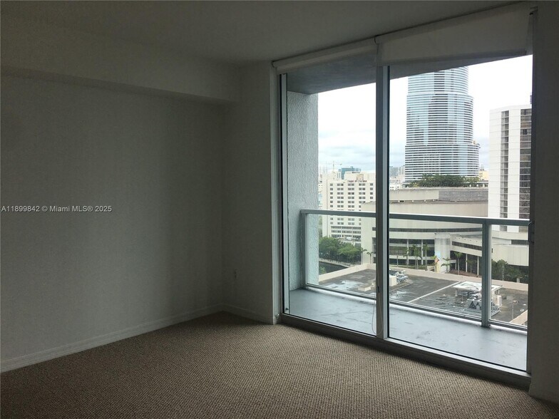 Building Photo - 500 Brickell Ave