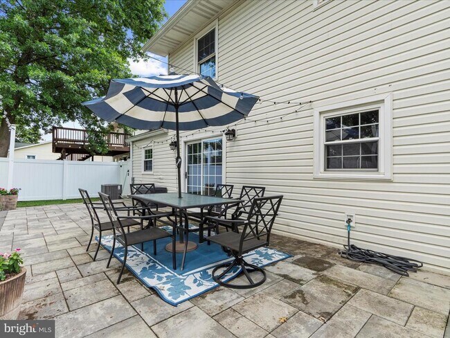 Building Photo - 7896 Pavilion Dr