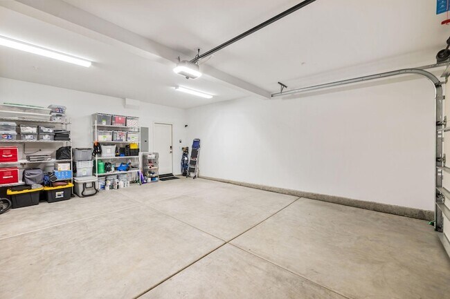 Building Photo - 6381 Via Stasera