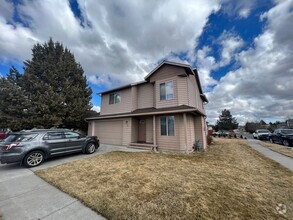 Building Photo - 1302 NE Tucson Way