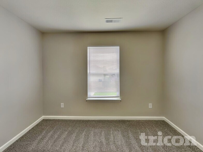 Building Photo - 2391 Bristol Dr