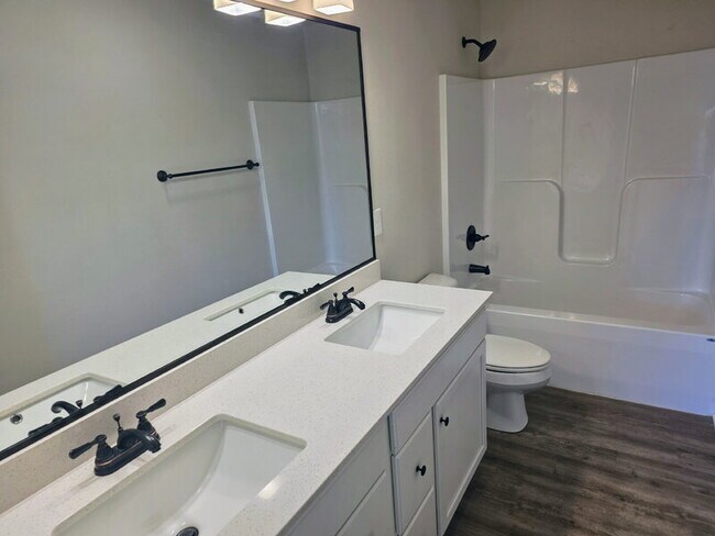 Building Photo - 6951 Bluebell Ct