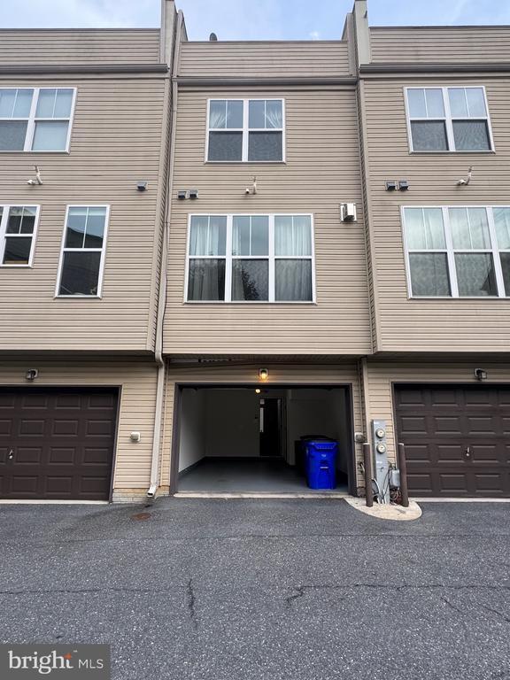 Building Photo - 1415 Trafalgar Ln