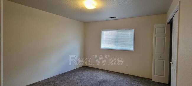 Building Photo - 1806 Medart Ln