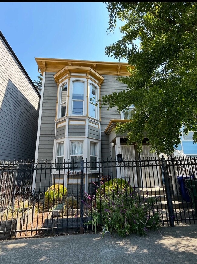 Primary Photo - 1640 12th St