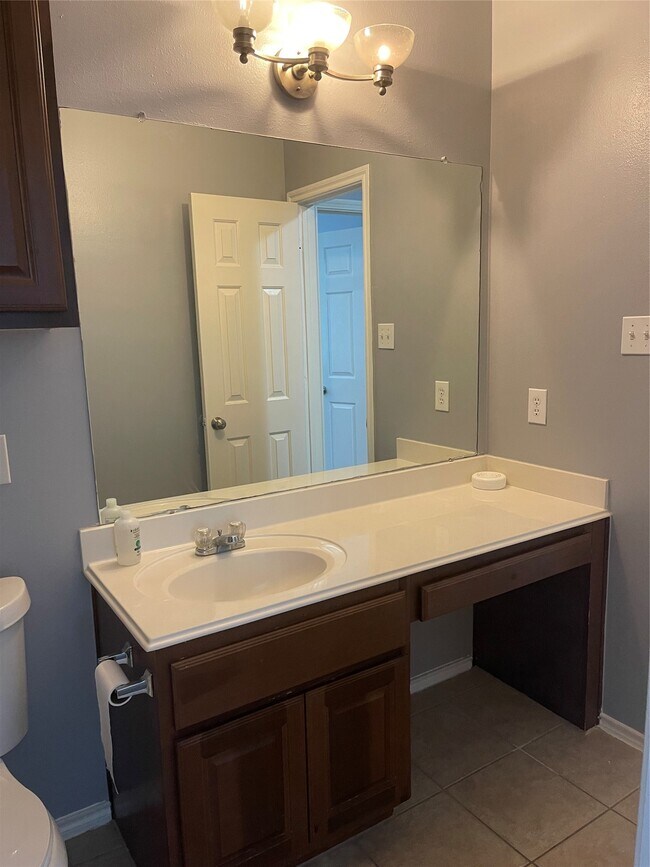 Building Photo - 2117 Kemah Village Dr