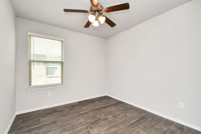Building Photo - 9882 Laurel Lake Dr