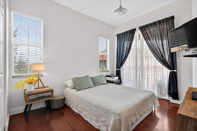 Building Photo - 4700 SW 160th Ave