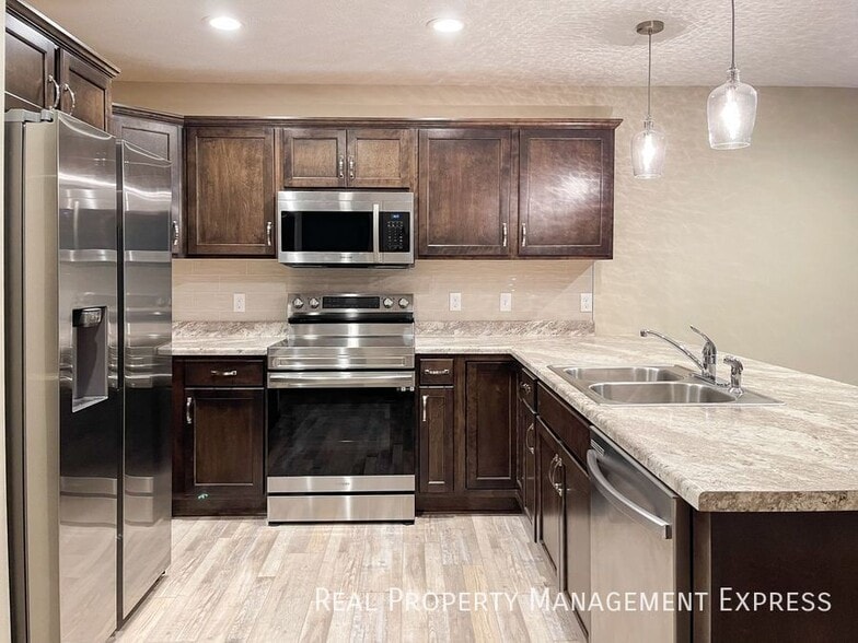 Building Photo - 9617 W Broek Dr