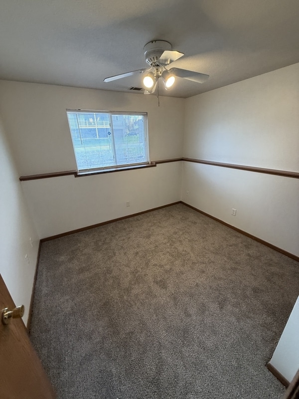 Building Photo - 215 Jewel Dr