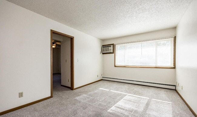 Building Photo - Dodge Street Apartments