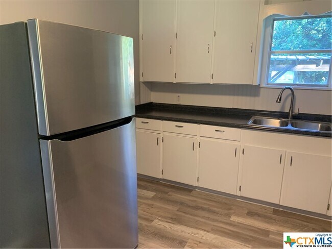 Building Photo - 615 Melrose St