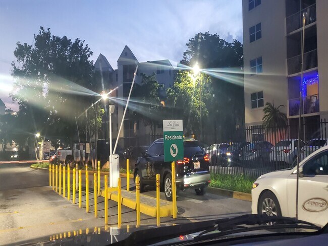 Building Photo - 8245 Lake Dr