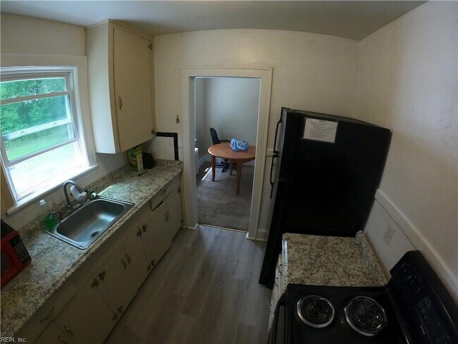 Building Photo - 5905 Hampton Blvd