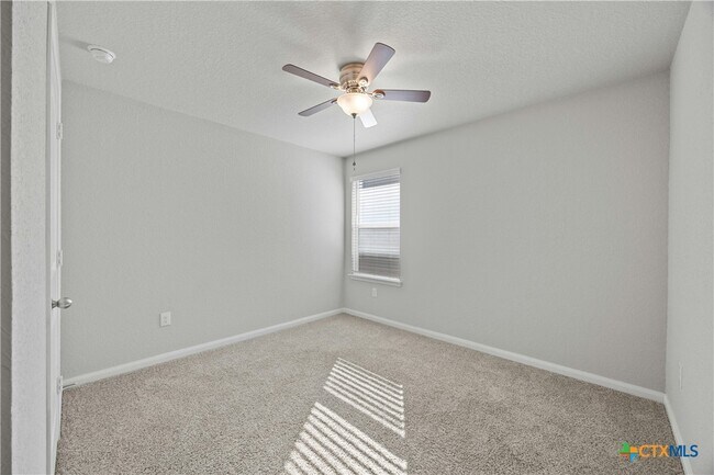 Building Photo - 118 Rochester Ln