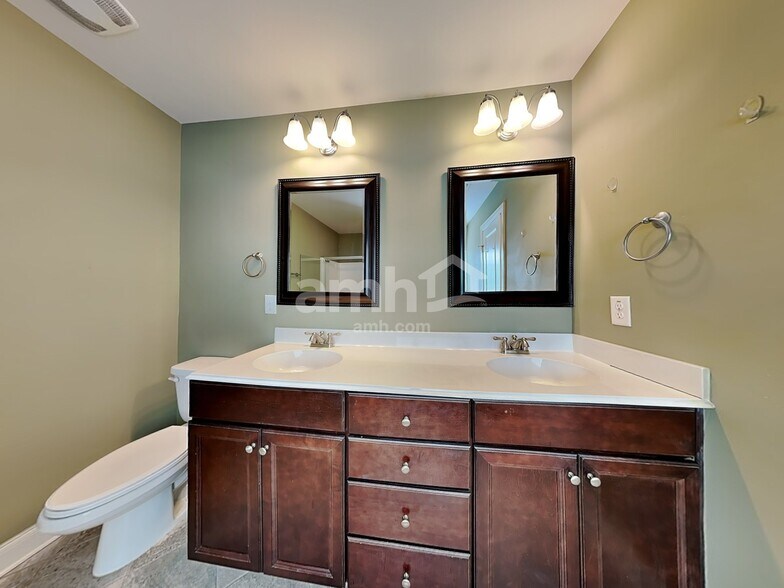 Building Photo - 1405 Yellow Wood Dr