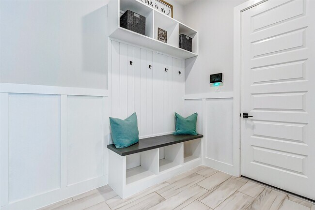 Building Photo - 9903 Regal Bend Dr