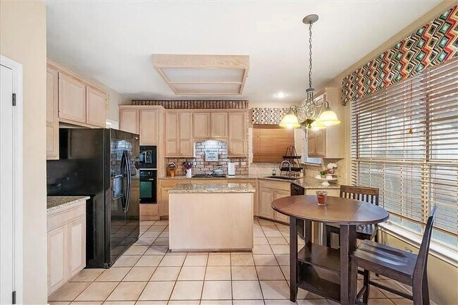 Building Photo - 1006 Oaklands Dr