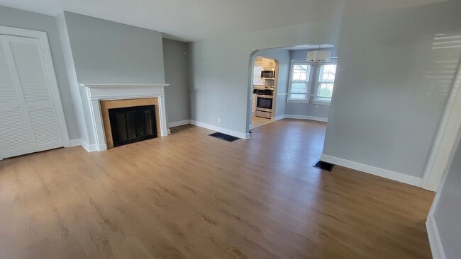 Building Photo - 4305 Briarwood Rd